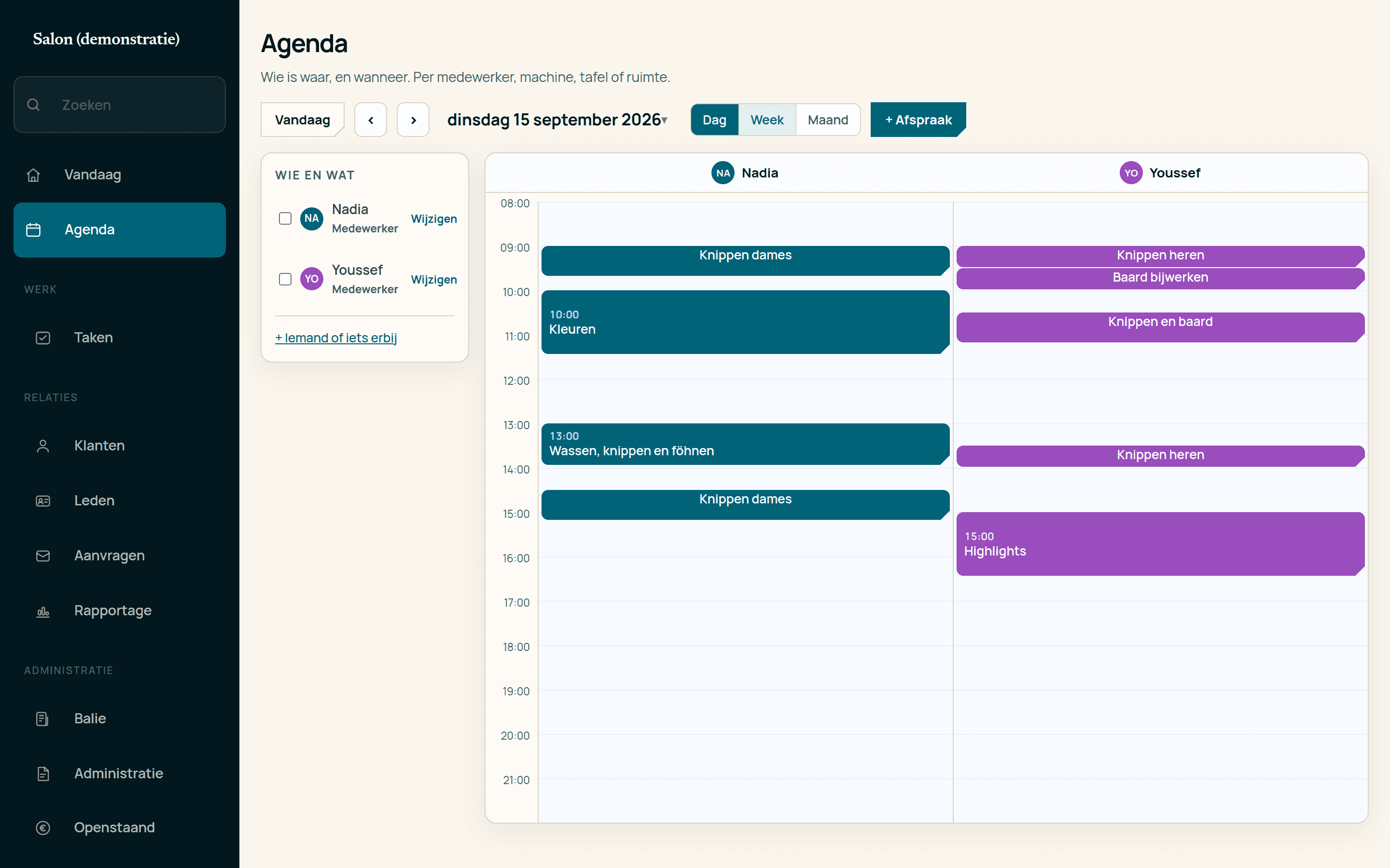 Een week in de agenda van de demonstratiesalon, met het menu ernaast. Fictief bedrijf, fictieve afspraken.